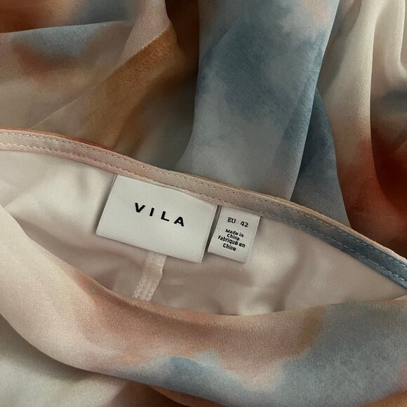 Vila cowl neck cami maxi dress (10) in abstract dream print cream peach blue - Picture 4 of 11
